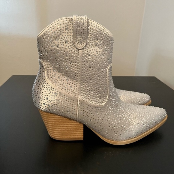 Silver Sparkle Leslie Rhinestones Western Boots NIB - Picture 3 of 16